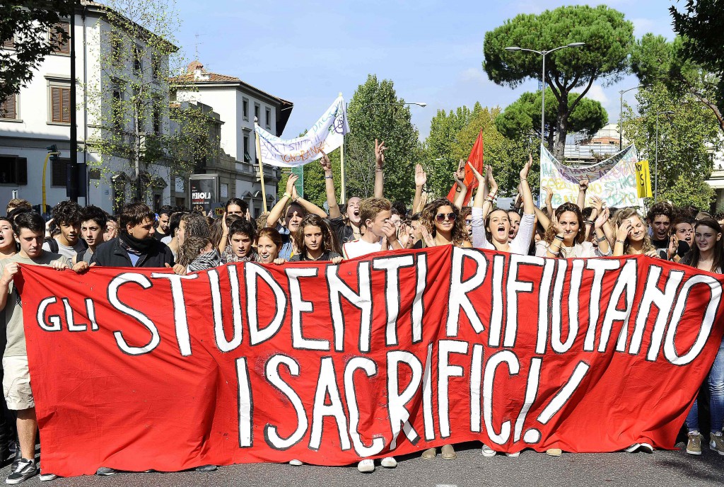 PROTESTA DEGLI STUDENTI CONTRO TAGLI E RIFORME, A FIRENZE TRAFFICO BLOCCATO